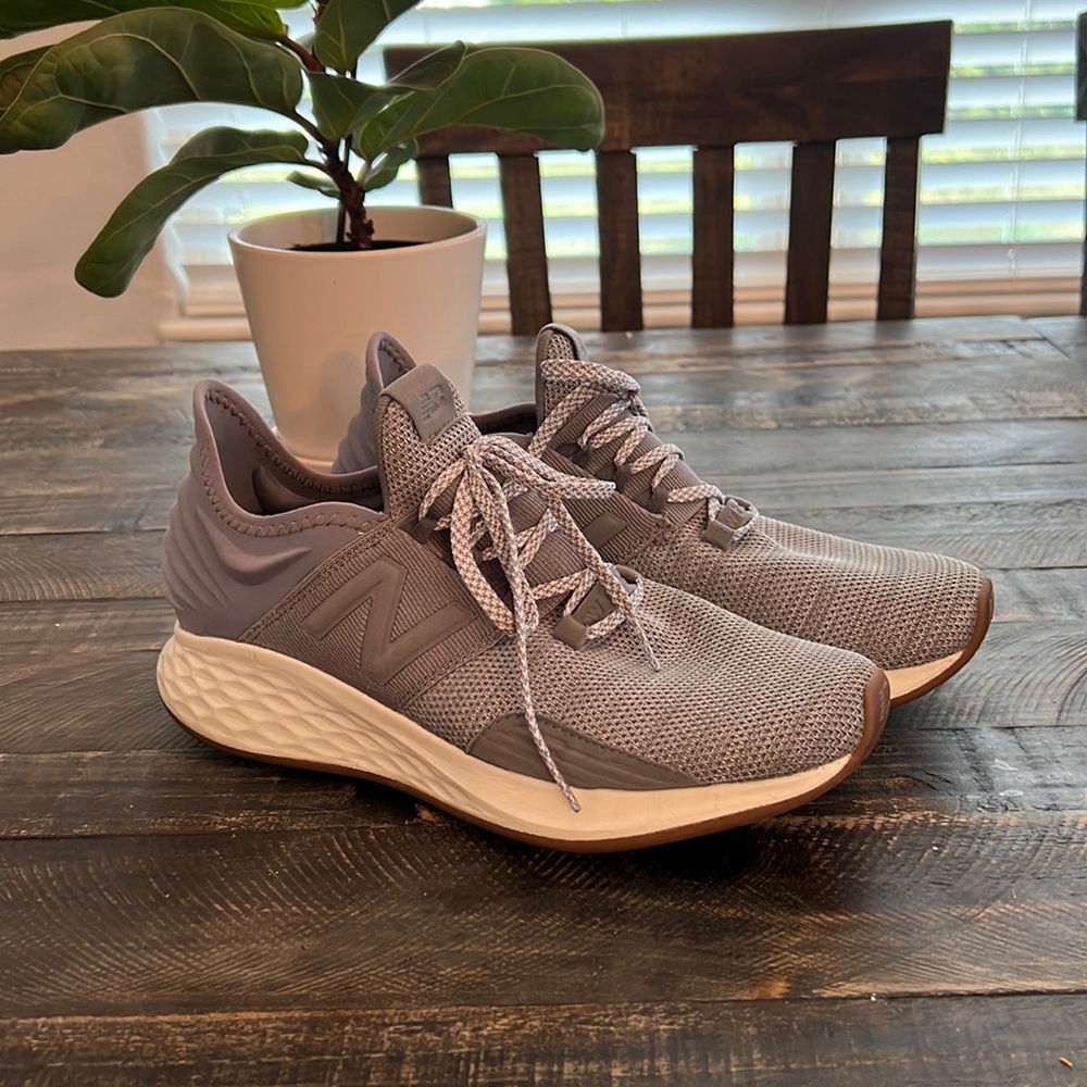 New Balance tennis shoes